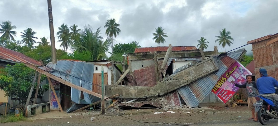 2021年1月15日,印度尼西亚西苏拉威西省发生地震,建筑物倒塌